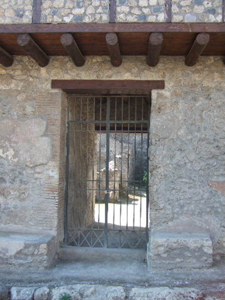 I.10.18 Pompeii. September 2005. Entrance doorway. According to Della Corte, found on the left side of the doorway was an electoral recommendation – Aufidius Primus (rogat)   [CIL IV 7375]
Found on the right side of the doorway were –
(Aufidius) Ampliatus rog(at)  [CIL IV 7377] and
[Prim]us cliens (cupidus?) rogat    [CIL IV 7378]
See Della Corte, M., 1965.  Case ed Abitanti di Pompei. Napoli: Fausto Fiorentino. (p.304)
According to Epigraphik-Datenbank Clauss/Slaby (See www.manfredclauss.de), these read as –
[Veiento]nem 
Aufidius 
Primus        [CIL IV 7375]
M(arcum)  Cerrinium 
Vatiam  aed(ilem)  o(ro)  v(os)  f(aciatis) 
Ampliatus  rog(at)      [CIL IV 7377]
Ceium 
aed(ilem)  [3]us cliens 
[3] rogat       [CIL IV 7378]


