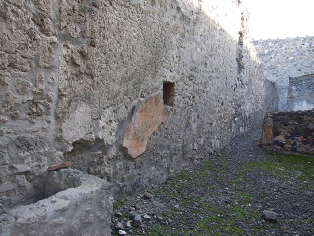I.11.2 Pompeii. Shop.  East wall.