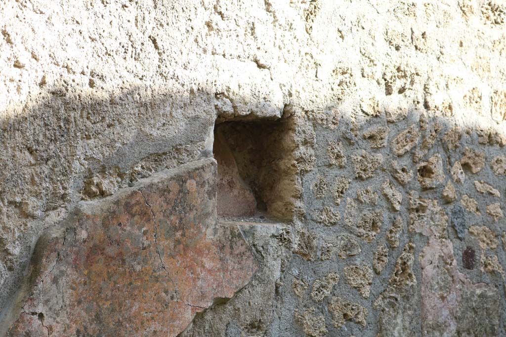 I.11.2 Pompeii. December 2018. Detail of square niche on east wall. Photo courtesy of Aude Durand.