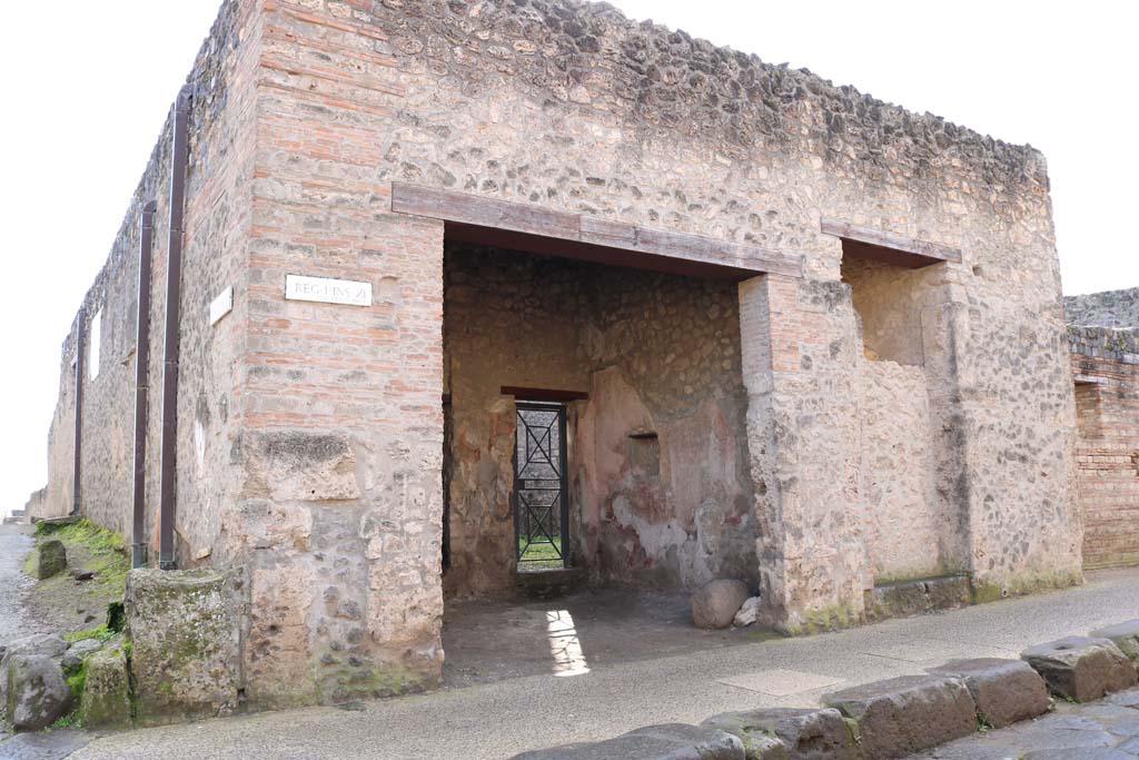 I.11.7, in centre, Remains of street altar in Vicolo della Nave Europa, on left, blocked doorway to I.11.6, on right. December 2018.
Looking south on Via dell’Abbondanza. Photo courtesy of Aude Durand.

