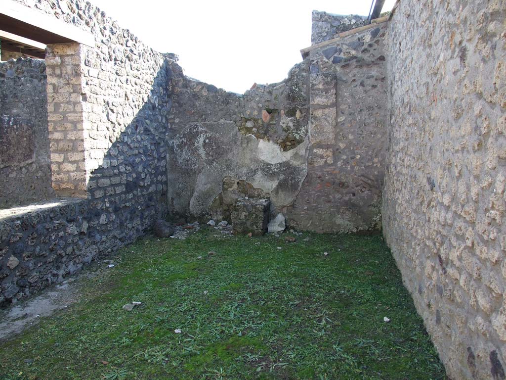 I.11.8 Pompeii. December 2006. Altar against south wall of garden.