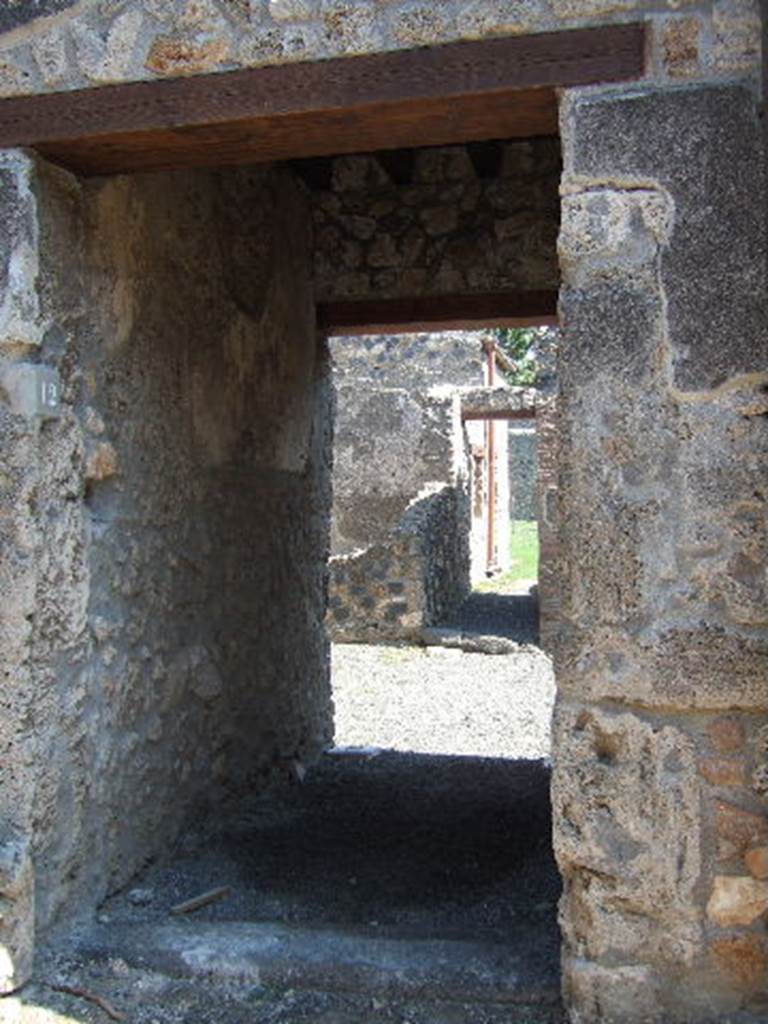 I.11.12 Pompeii.  September 2005. Entrance.