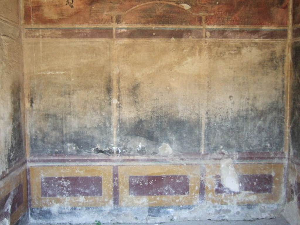 I.11.12 Pompeii.  September 2005. Painted wall decoration in room on north side of garden area.