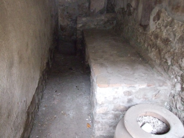 I.11.17 Pompeii. December 2007.  Room 6, looking north into kitchen, from room 5. The latrine is at the far end behind the small wall.