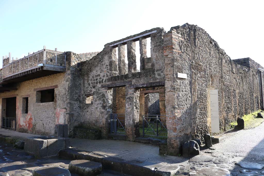 I.12.3, on left, I.12.2 and I.12.1 Pompeii. December 2018.
Looking towards entrances on Via dell’Abbondanza. Photo courtesy of Aude Durand.

