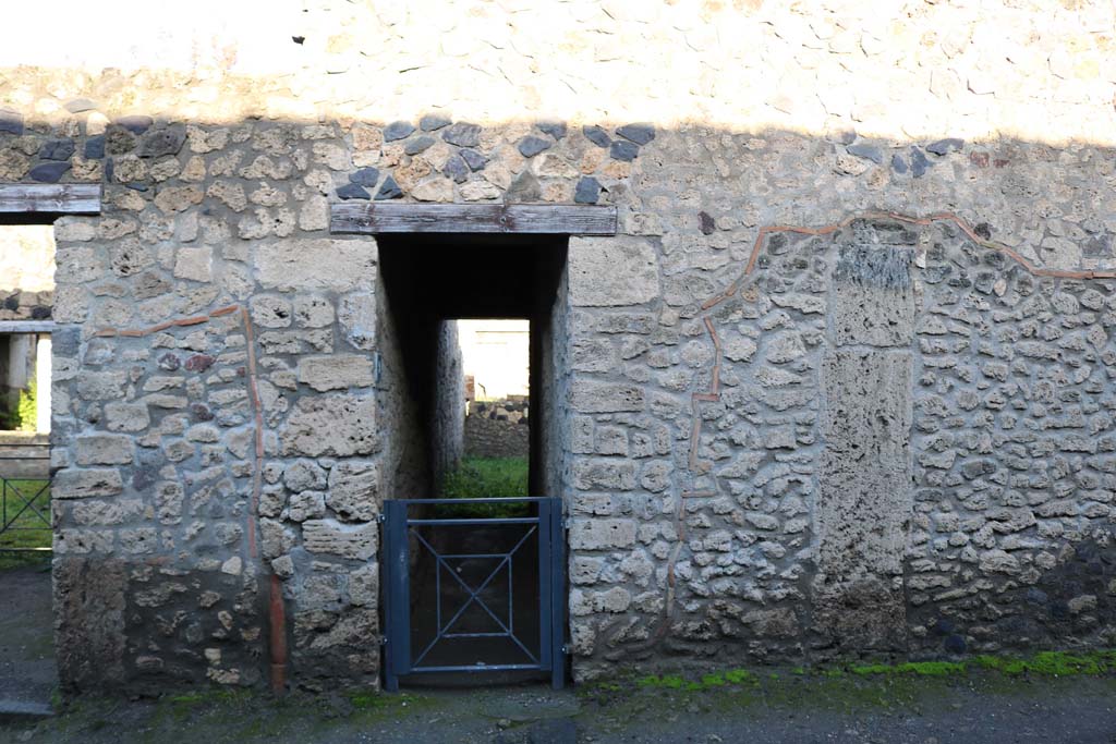 I.12.9 Pompeii. December 2018. Entrance doorway on north side of Via di Castricio. Photo courtesy of Aude Durand.

