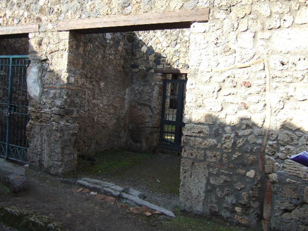 I.12.10 Pompeii. December 2005. Entrance doorway, looking towards north-west corner.