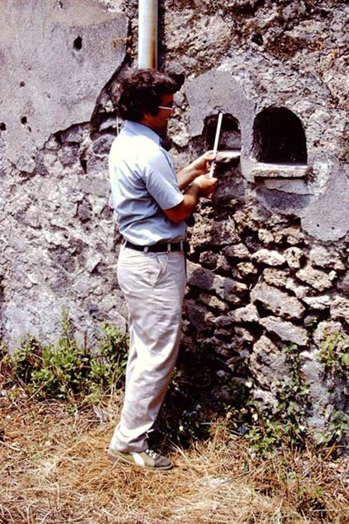 I.12.14 Pompeii. 1972. Measuring of the two niches. Photo by Stanley A. Jashemski. 
Source: The Wilhelmina and Stanley A. Jashemski archive in the University of Maryland Library, Special Collections (See collection page) and made available under the Creative Commons Attribution-Non Commercial License v.4. See Licence and use details. J72f0240
