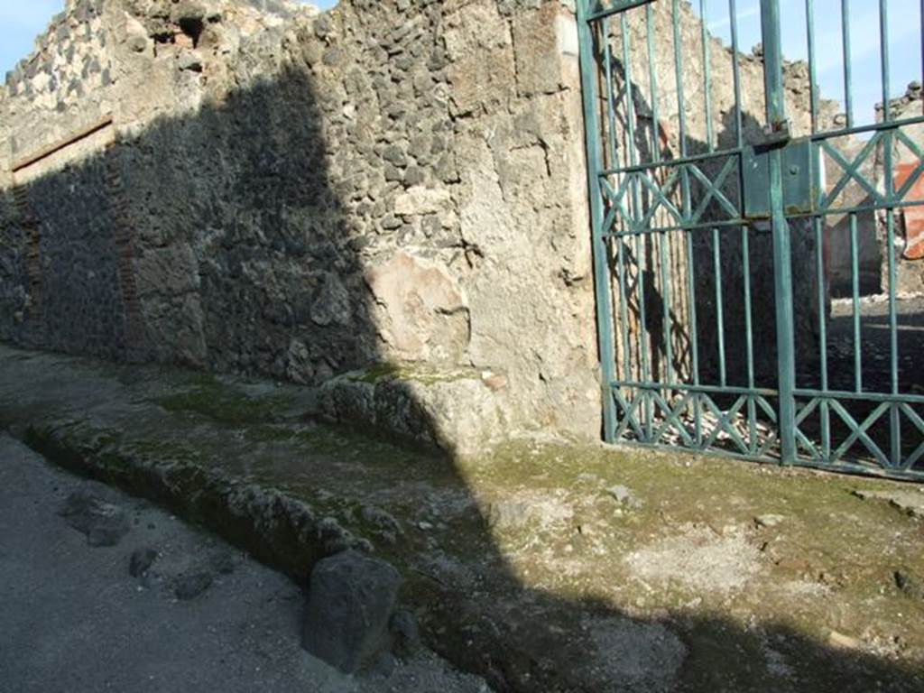I.12.16 Pompeii.  December 2007.  Wall and bench to north of entrance.