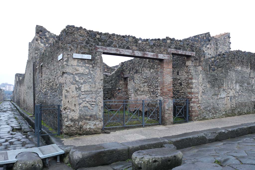I.13.5 Pompeii, with I.13.4, centre right. December 2018, 
Entrance doorways on south side of Via dell’Abbondanza, at junction with Via di Nocera. Photo courtesy of Aude Durand.

