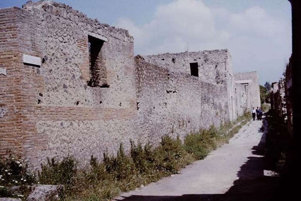 I.13.10, on left, Pompeii. 1964. Looking north along Via di Nocera.  Photo by Stanley A. Jashemski.
Source: The Wilhelmina and Stanley A. Jashemski archive in the University of Maryland Library, Special Collections (See collection page) and made available under the Creative Commons Attribution-Non Commercial License v.4. See Licence and use details.
J64f1120
