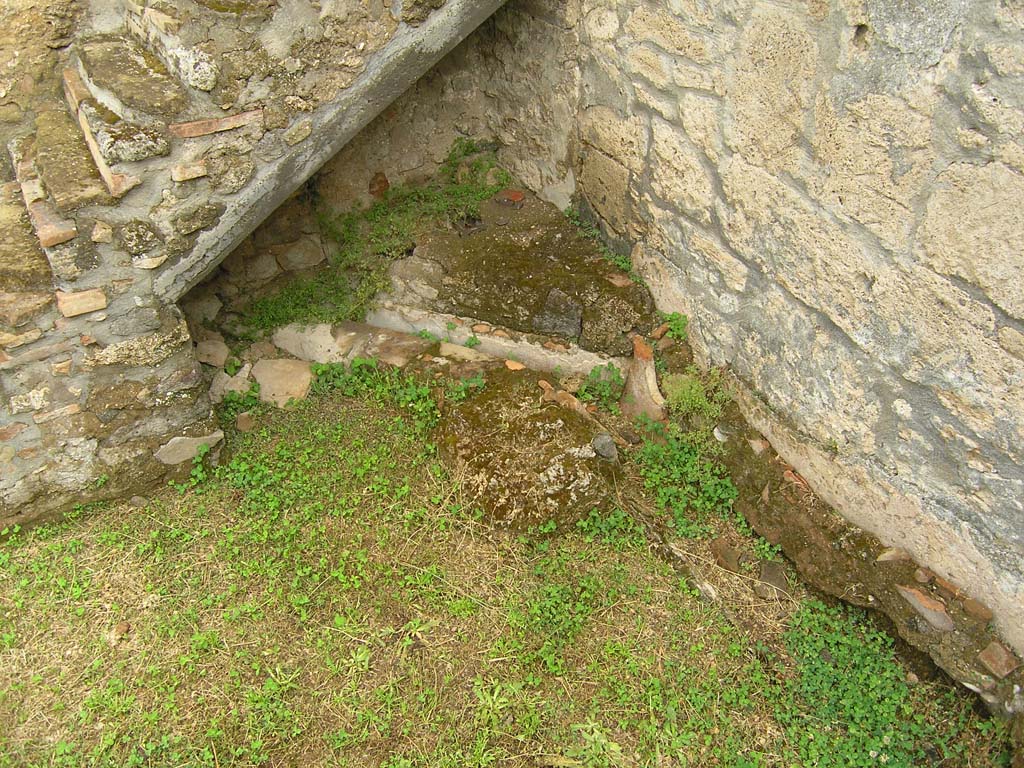 I.14.2 Pompeii. July 2008. Garden M, detail of area below stairs to upper floor, on east side of garden area.
Photo courtesy of Guilhem Chapelin. 
