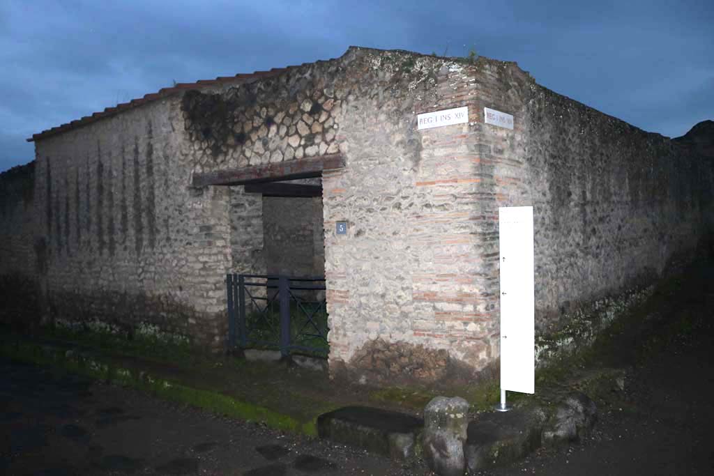I.14.5 Pompeii. December 2018. Entrance doorway on west side of Via di Nocera. Photo courtesy of Aude Durand.