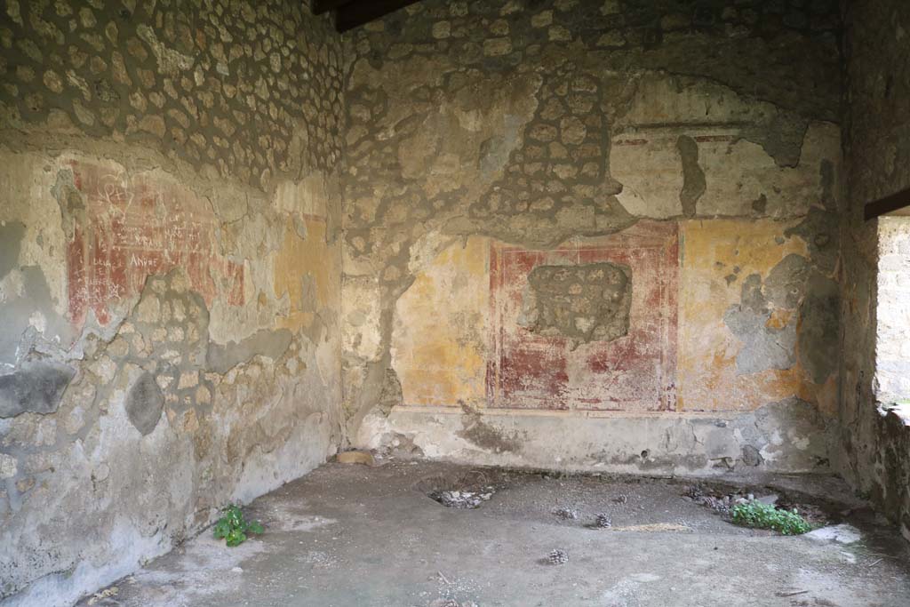 I.14.5 Pompeii. December 2018. Triclinium, looking south. Photo courtesy of Aude Durand.

