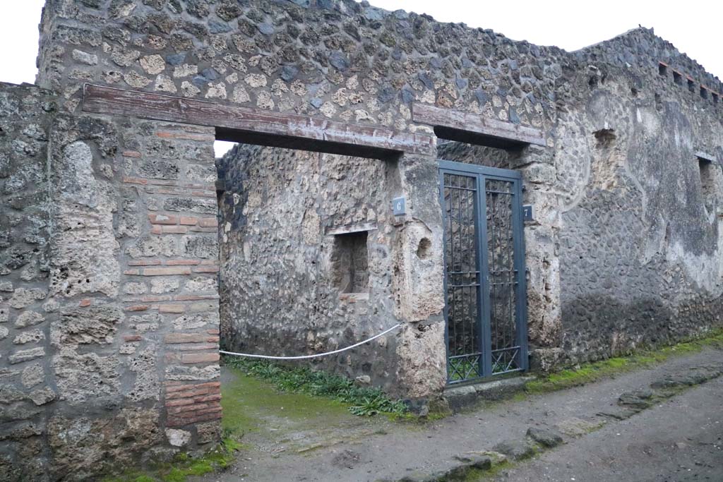 I.14.6 Pompeii, left of centre. December 2018. Looking towards entrance doorways withI.14.7, on right. Photo courtesy of Aude Durand.