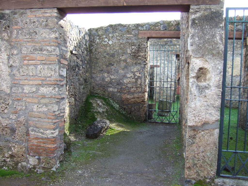 I.14.6 Pompeii. December 2004. Looking south across shop.

