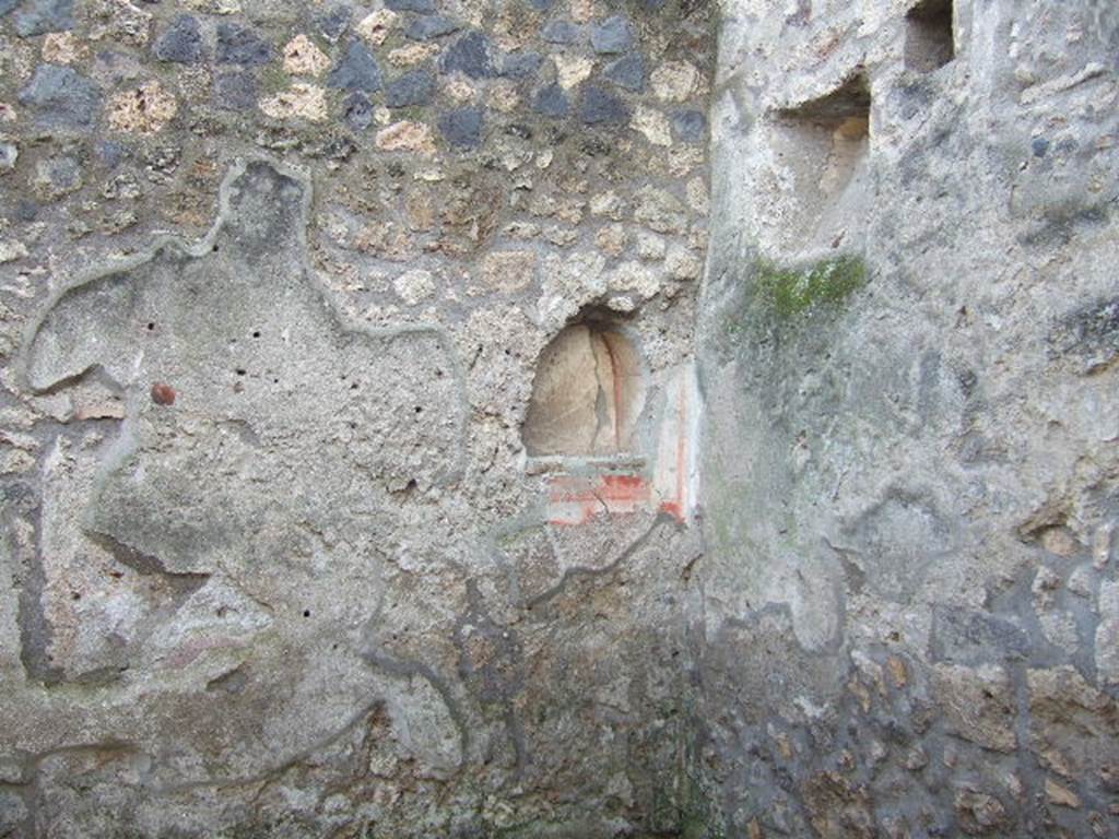 I.14.8 Pompeii. December 2005. Niche in south-west corner.  According to PPP, this was a decayed white niche with a red border on the south wall at its west end. See Bragantini, de Vos, Badoni, 1981. Pitture e Pavimenti di Pompei, Parte 1. Rome: ICCD. (p.192)
