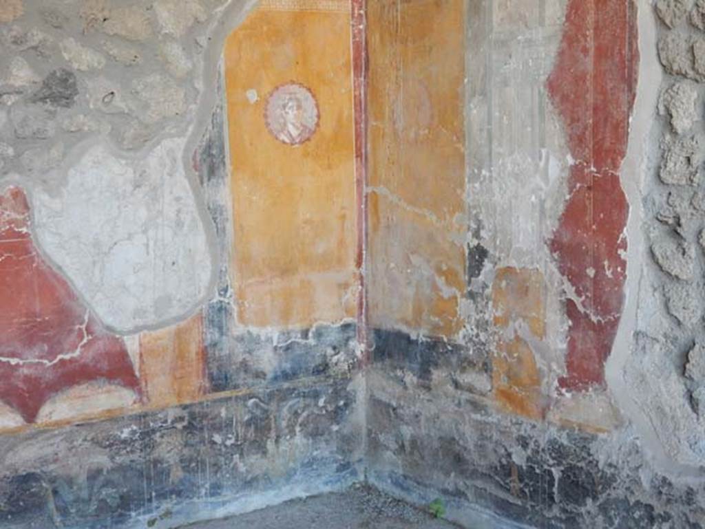 I.14.12, Pompeii. May 2018. Room 34, looking towards south wall, on left, and room 32, on right.
Photo courtesy of Buzz Ferebee.
