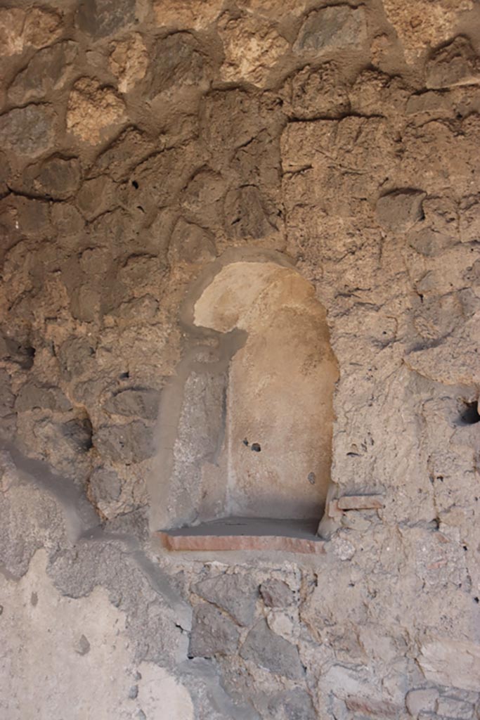 I.14.15 Pompeii. May 2017. Niche in east wall of bar area. Photo courtesy ofBuzz Ferebee.
