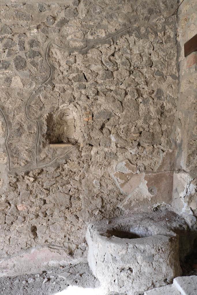 I.14.15 Pompeii. December 2018. Feature on east side of doorway to room on north side. Photo courtesy of Aude Durand.