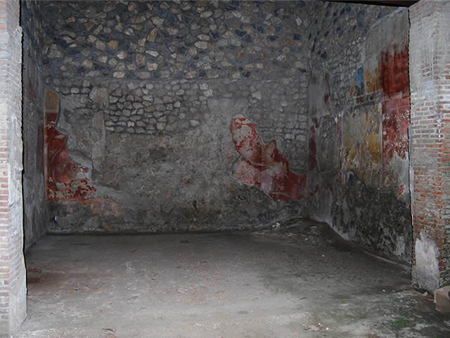 I.14.15 Pompeii. October 2013. North wall of room on north side of bar-room. Photo courtesy of Paula Lock.
