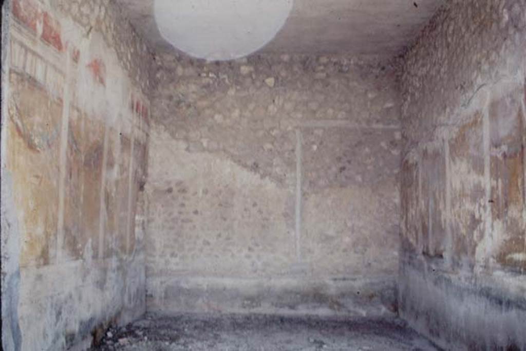 I.15.1 Pompeii. 1980. House, cubiculum right W of fauces, entrance S wall, details.  
Photo courtesy of Anne Laidlaw.
American Academy in Rome, Photographic Archive. Laidlaw collection _P_80_3_11.
