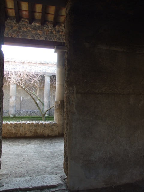 I.15.2 Pompeii. December 2007. South wall of shop, looking into peristyle of I.15.3.