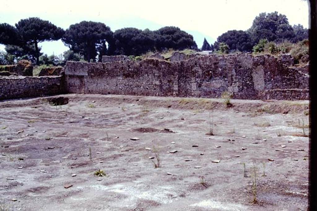I.15.3 Pompeii, 1973. Looking towards south-west corner. Photo by Stanley A. Jashemski. 
Source: The Wilhelmina and Stanley A. Jashemski archive in the University of Maryland Library, Special Collections (See collection page) and made available under the Creative Commons Attribution-Non Commercial License v.4. See Licence and use details. J73f0605
