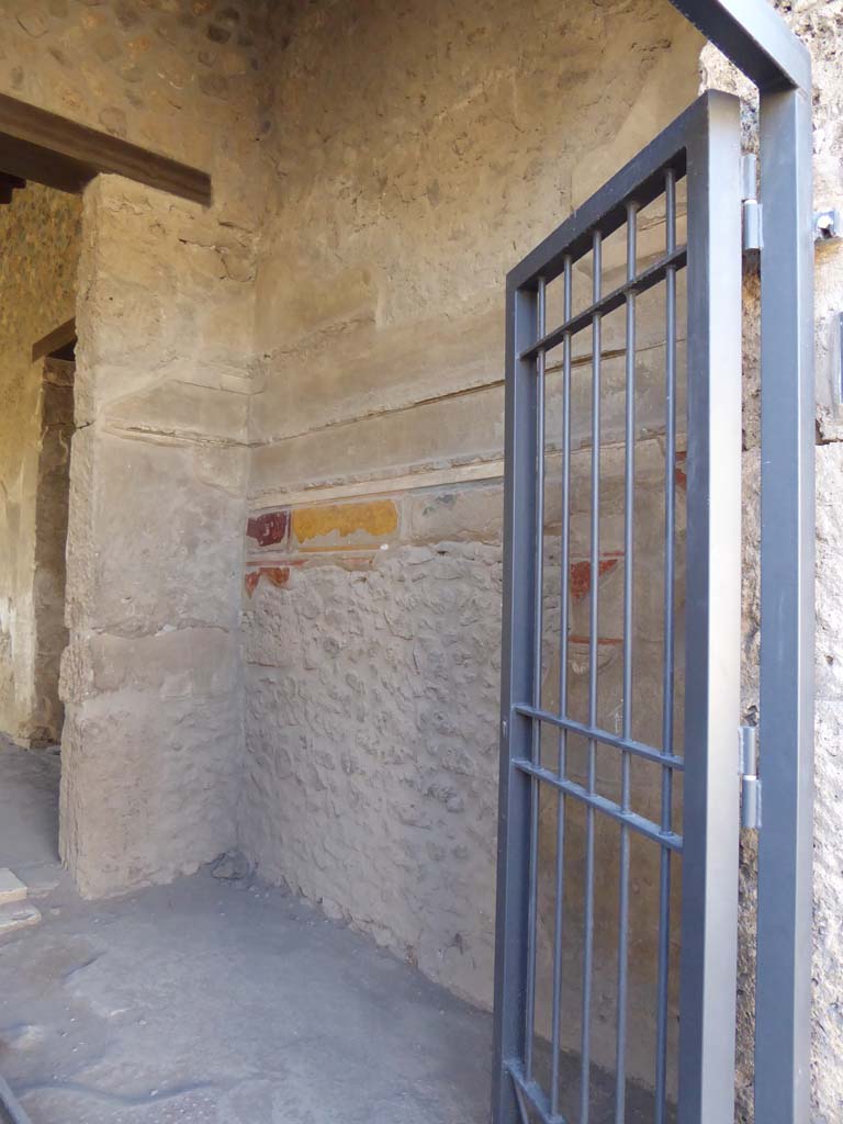 I.15.3 Pompeii. May 2015. Room 5. Entrance vestibule, detail of south end of west side. 
Photo courtesy of Buzz Ferebee.
