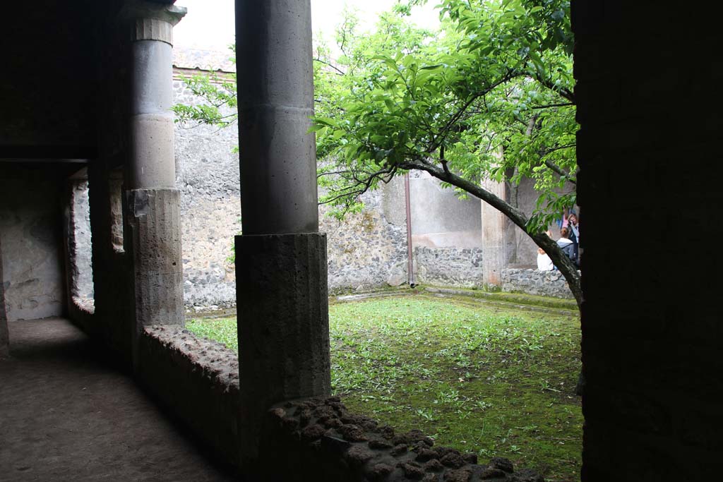 I.15.3 Pompeii. April 2014. Looking east across peristyle from north portico. Photo courtesy of Klaus Heese.