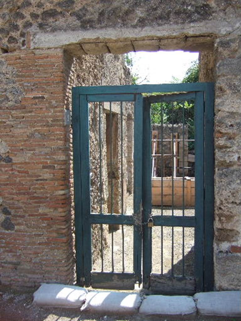 I.17.2 Pompeii. September 2005. Entrance doorway.