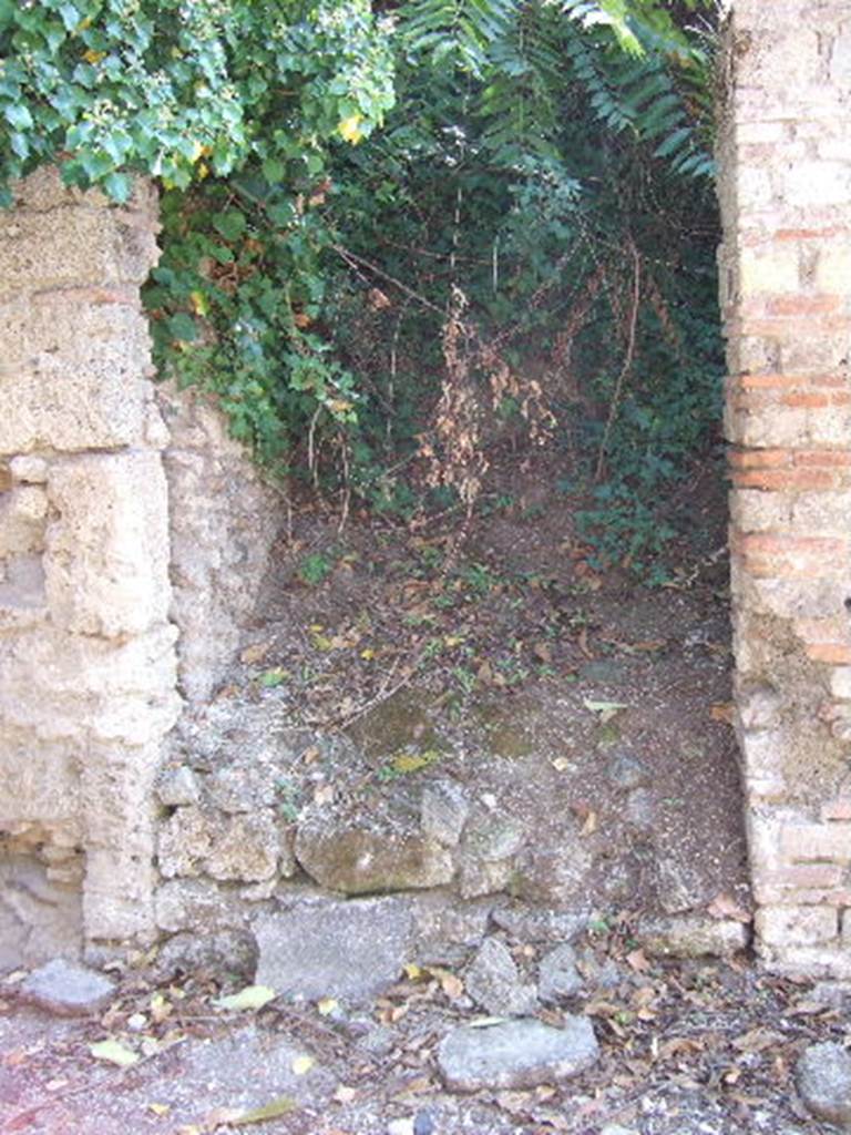 I.19.4 Pompeii. September 2005. Entrance doorway, looking south.
According to Della Corte, an electoral recommendation written to the left of the entrance doorway, proved that a certain Earinus lived here. [CIL IV 7387]
Another recommendation found here mentioned a new interesting facetious group of electors, written to discredit the unknown candidate.
Unfortunately, only the second line of it was readable. “Drapetae omnes (rogant)” 
The translation of the “Drapetae” would have been “the fugitive or runaway slaves”!  [CIL IV 7389]
See Della Corte, M., 1965.  Case ed Abitanti di Pompei. Napoli: Fausto Fiorentino. (p.306)

