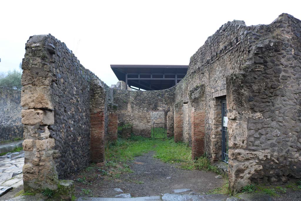 I.20.5 Pompeii. December 2004. Entrance doorway to vineyard/garden.

