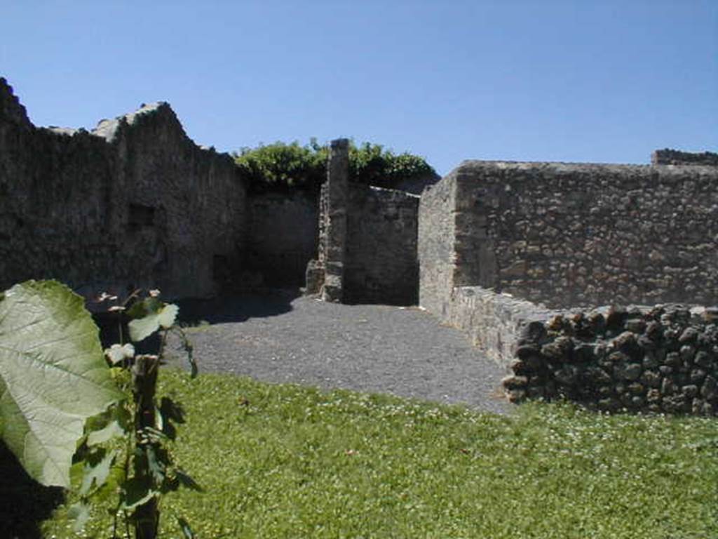 I.21.2 Pompeii. May 2005. Looking north from the Fugitives Garden towards the north-west corner.