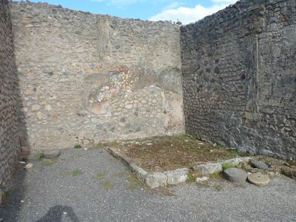 I.21.2 Pompeii. September 2015. Looking towards south-east corner wall, and south wall. 