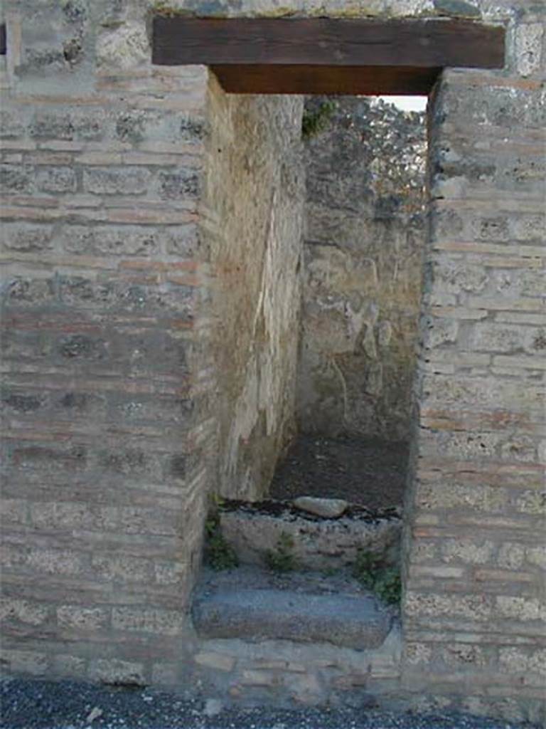 I.21.2 Pompeii. September 2015. Looking west through blocked doorway, south-west corner. 