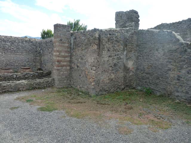 I.21.2 Pompeii. September 2015. Looking towards west wall.