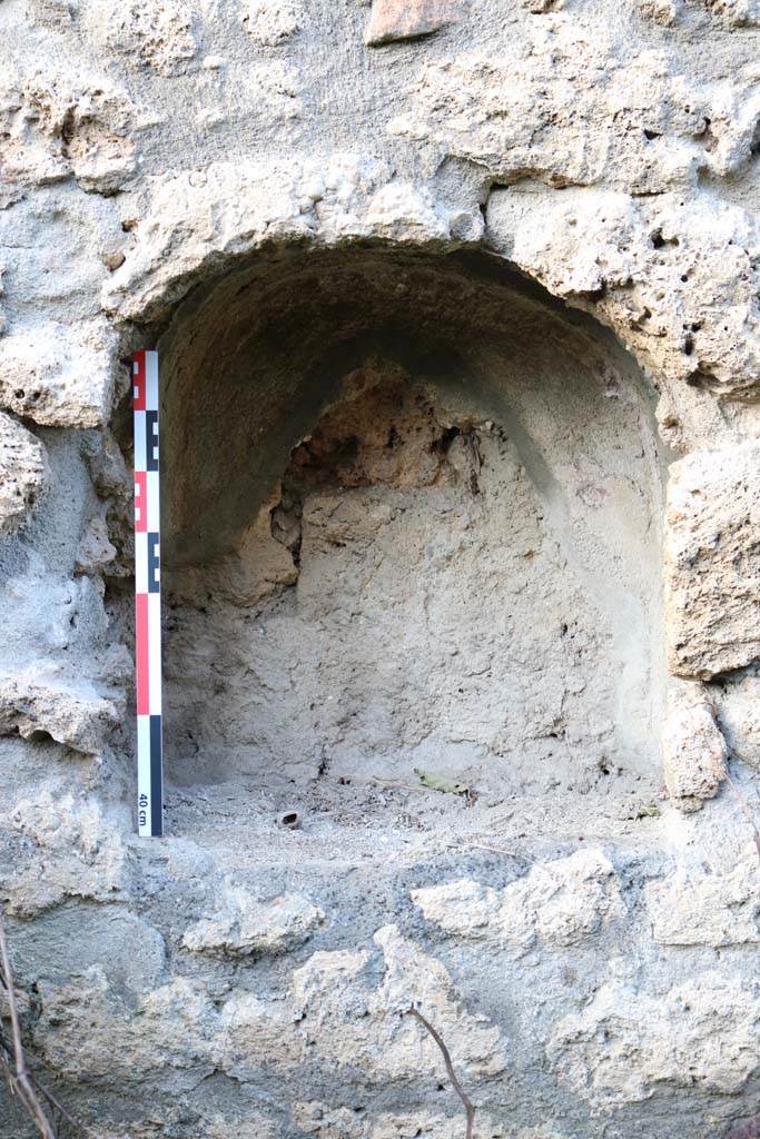 I.21.3 Pompeii. December 2018. Detail of smaller arched niche. Photo courtesy of Aude Durand.
