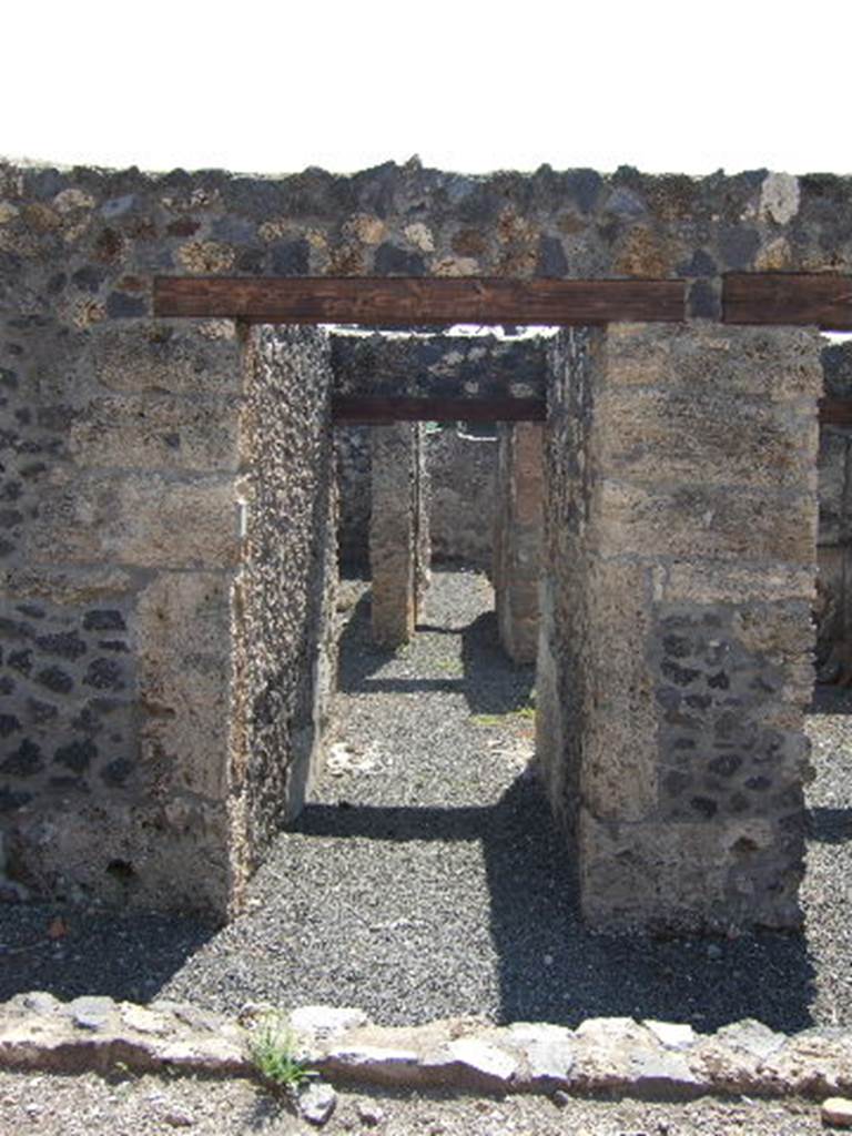 I.21.5 Pompeii. September 2005. Entrance, and doorway to I.21.4, linked shop.
