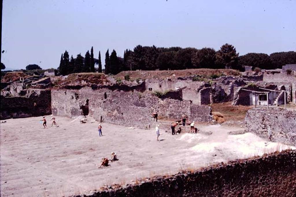 I.21.6 Pompeii. 1974. Looking towards east wall and north-east corner of site.  Photo by Stanley A. Jashemski.   
Source: The Wilhelmina and Stanley A. Jashemski archive in the University of Maryland Library, Special Collections (See collection page) and made available under the Creative Commons Attribution-Non Commercial License v.4. See Licence and use details. J74f0244
