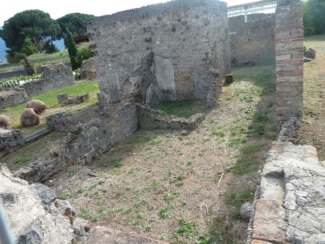 I.22.3 Pompeii. September 2015. Looking west from entrance.

