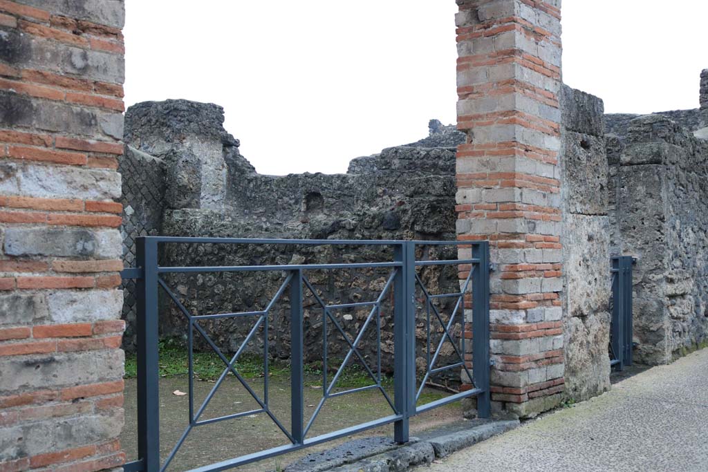 II.1.4 on left, with II.1.3, on right, Pompeii. December 2018. 
Looking south-west to entrance doorways. Photo courtesy of Aude Durand.

