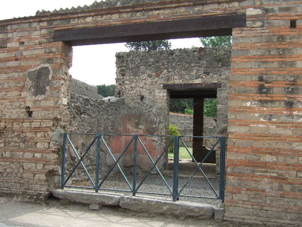 II.1.5 Pompeii.  Large Taberna.  Entrance.