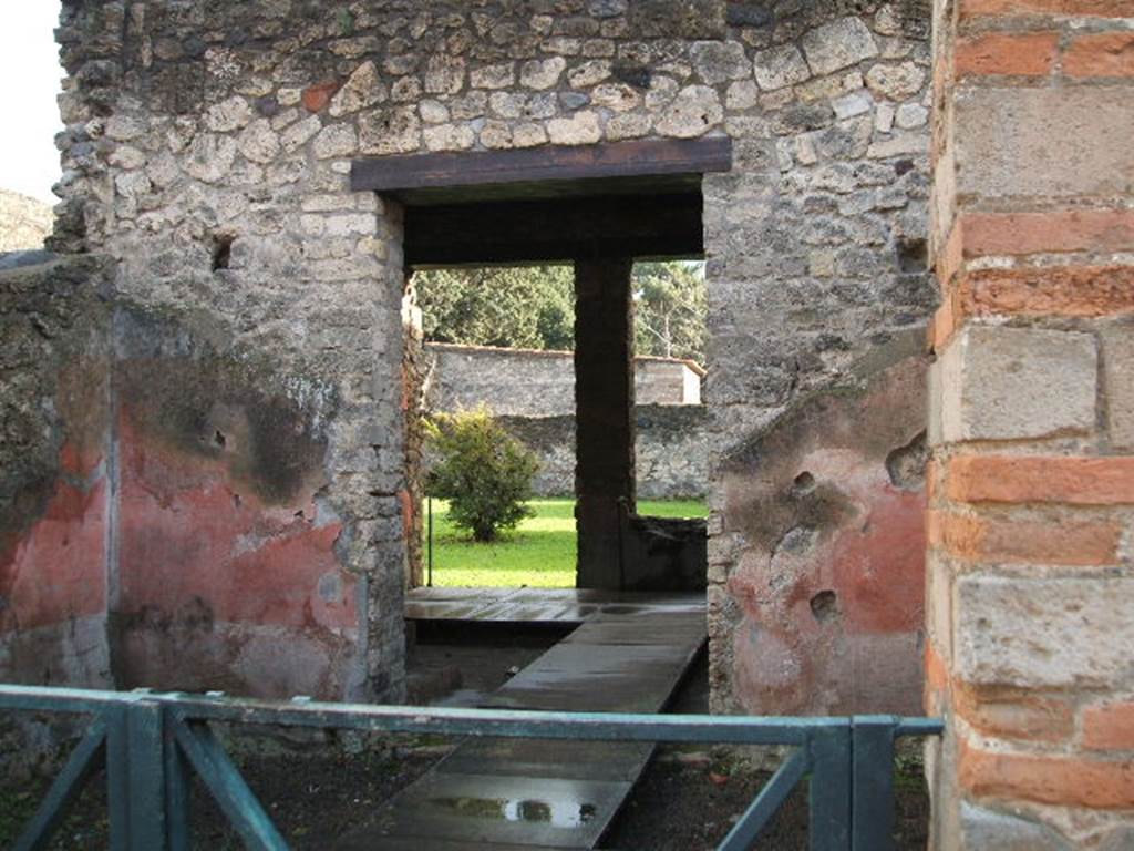 II.1.5 Pompeii.  Large Taberna.  South wall with entrance to rear room.
