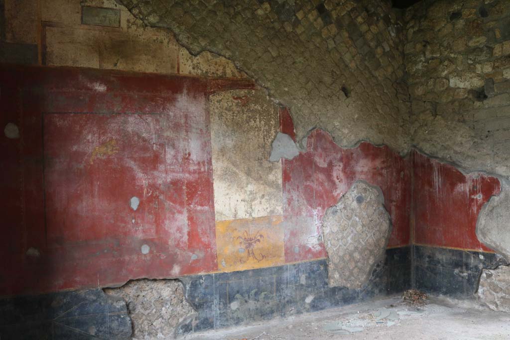 II.1.5 Pompeii. December 2018. Looking towards west wall and north-west corner of rear room. Photo courtesy of Aude Durand.