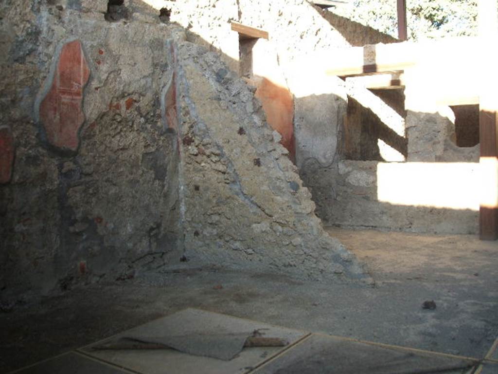 II.1.10 Pompeii.  Casa Imperiale.  December 2004.  Three rooms on north side of entrance.
