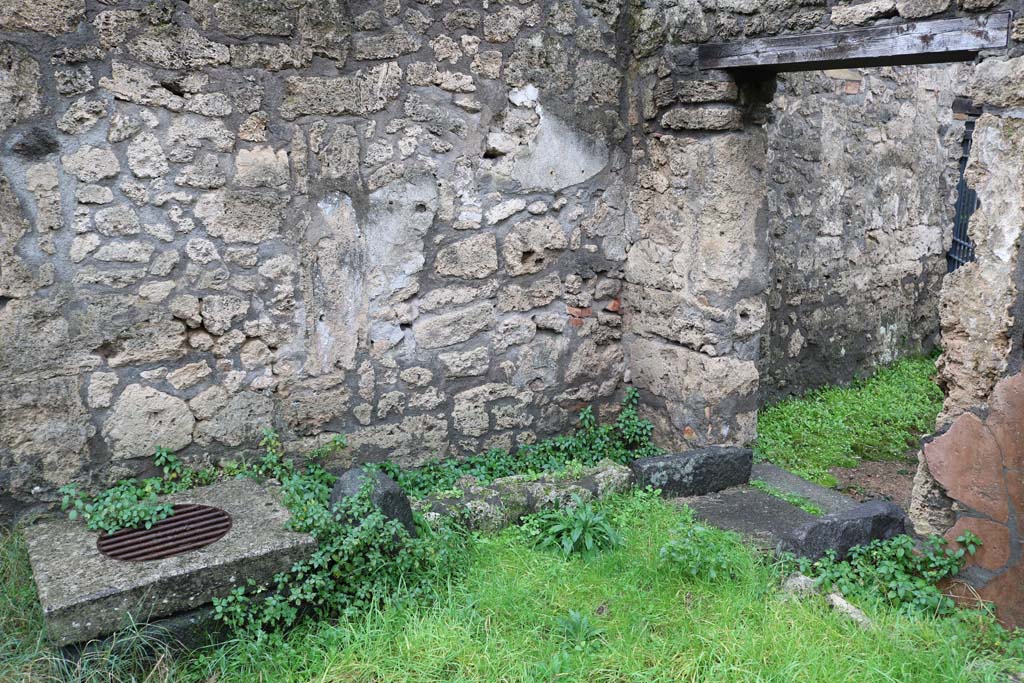 II.1.1/13 Pompeii. December 2018. 
Looking towards west wall and north-west corner with doorway into large dining room. Photo courtesy of Aude Durand.
