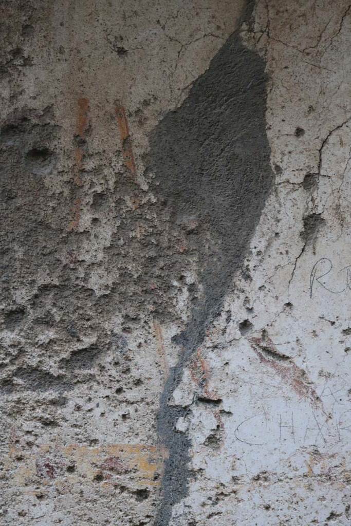 II.1.13 Pompeii. December 2018. 
Detail from painted plaster on exterior wall, on north side (left) of entrance. Photo courtesy of Aude Durand.
