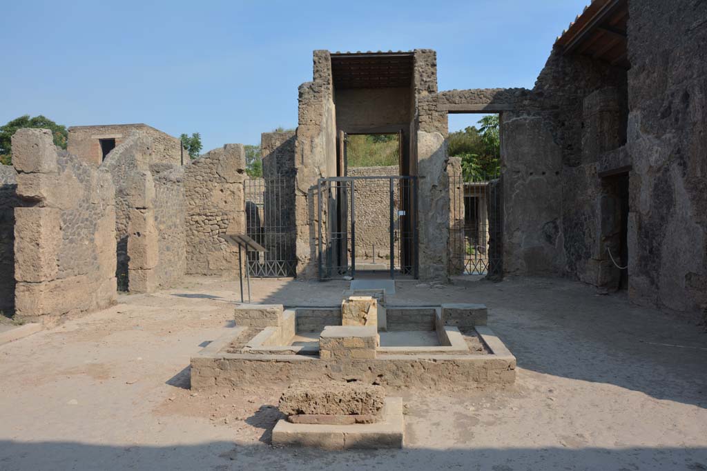 II.2.2 Pompeii. July 2017. Room 2, looking north across atrium to entrance.
Foto Annette Haug, ERC Grant 681269 DCOR.

