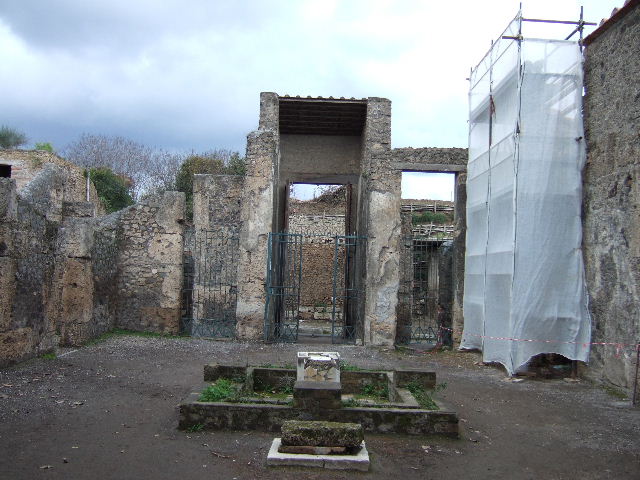 II.2.2 Pompeii. May 2016. Room “b”, looking towards the south wall and south-west corner of the ala.
Photo courtesy of Buzz Ferebee.

